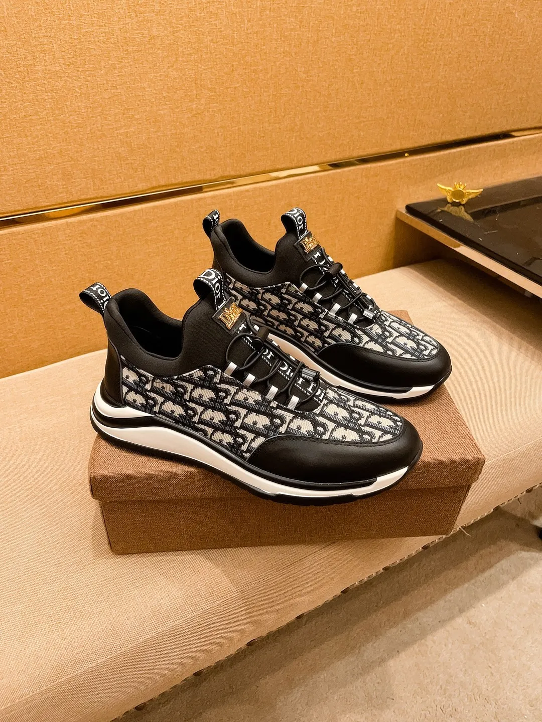 Men's shoes💰 400💰🔥 [Dior] High-end men's shoes brand official website 1:1 latest masterpiece: the upper is made of Italian imported first-layer cowhide with a comfortable and breathable lining ➕original non-slip and wear-resistant outsole🔥, making walking more convenient and comfortable! An exclusive new model, a stunning work, a beautiful 1:1 replica [color] compared to the official quality! Create a fashionable personality to set off your uniqueness! A must-have for trendy men! Classic 🔥Size: 38-44 Color: 🔥 2⃣️colors available🔥